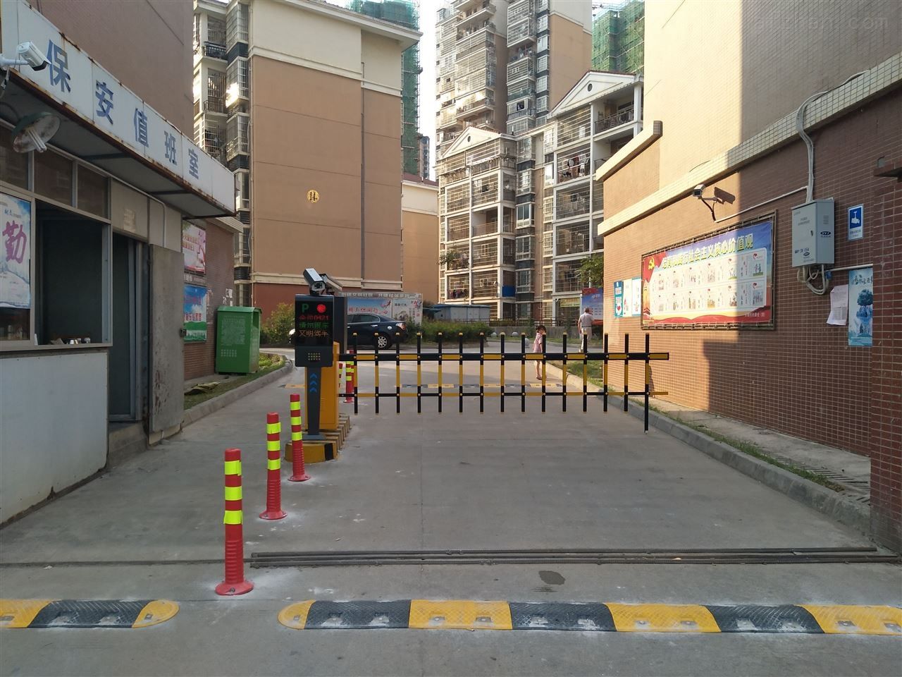 小區(qū)智能道閘 小區(qū)智能道閘