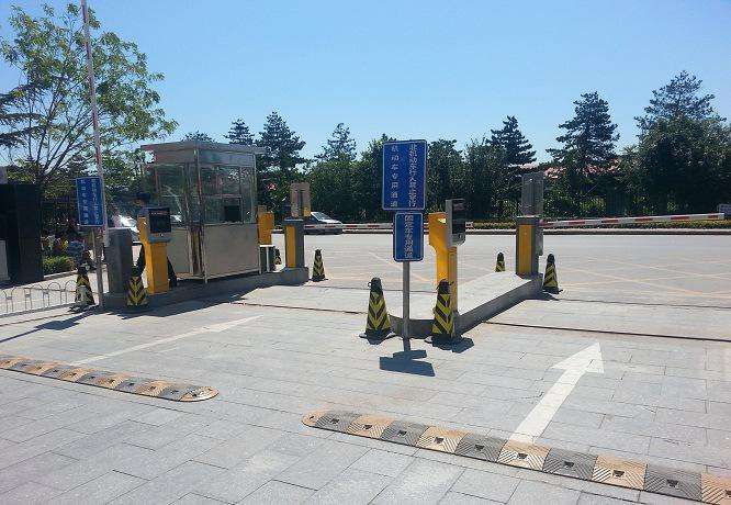 小區(qū)智能道閘 小區(qū)智能道閘